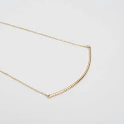 Outlet Betsy & Iya Curved Bar Necklace