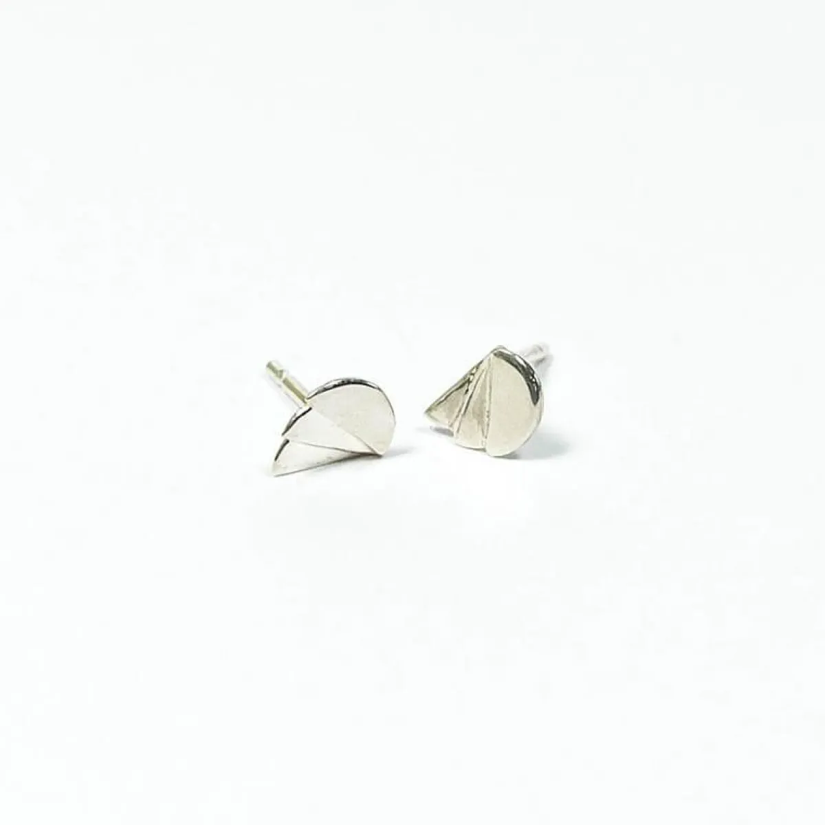 Online Betsy & Iya Mini Deco Shell Earrings